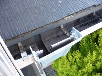 樋が外れる