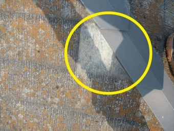 コロニアル屋根材が欠落