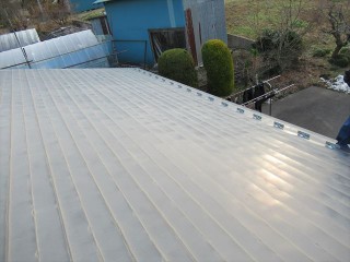雪止金具施工後