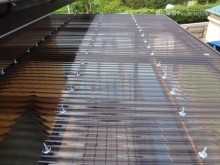 ポリカ小波板固定完了