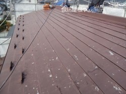屋根塗装の剥がれ