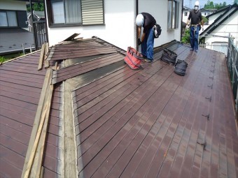 既存の板金屋根材解体