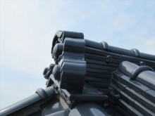 横から見た鬼瓦ズレ