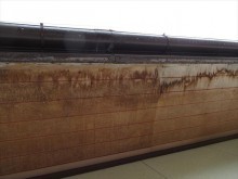 軒天の木材が浸水