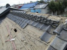 既存瓦 棟部分の解体
