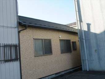 雨樋が歪んだ愛子の住宅