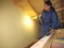 1階屋根裏で待機