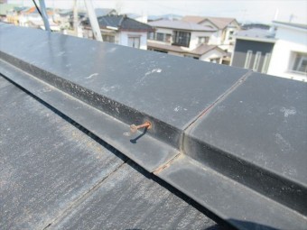 棟板金の釘の浮き