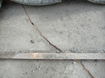 防水シートが劣化して破損