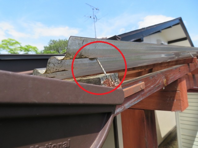 泉区将監　ポリカ屋根の釘浮き